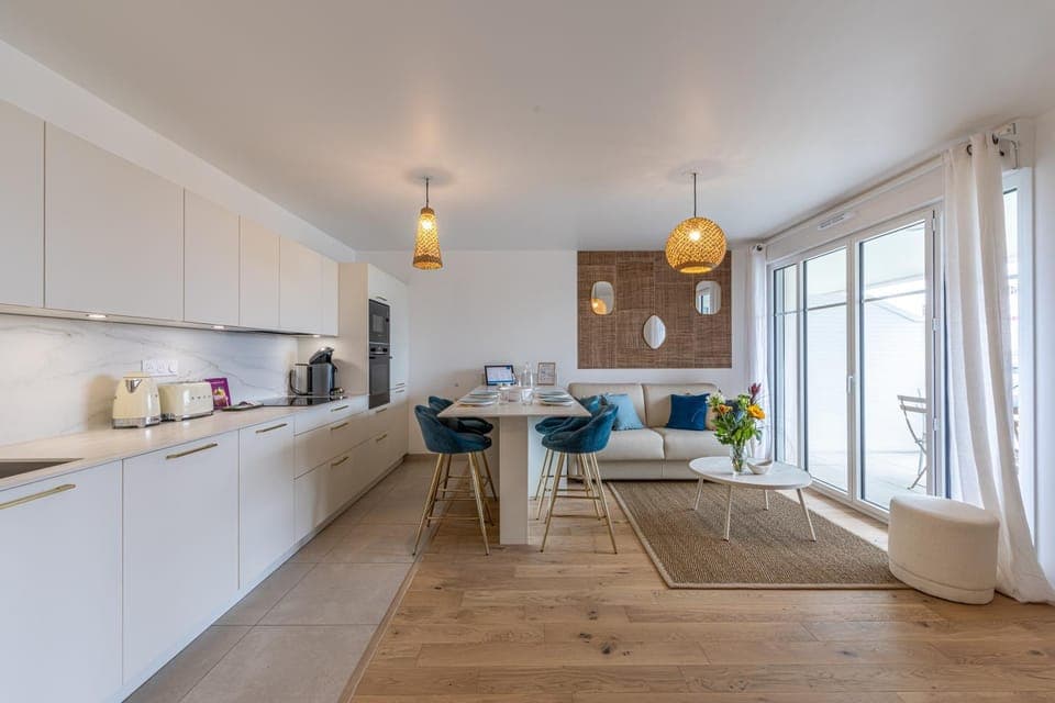 Kitchen or kitchenette, Living room, Dining area