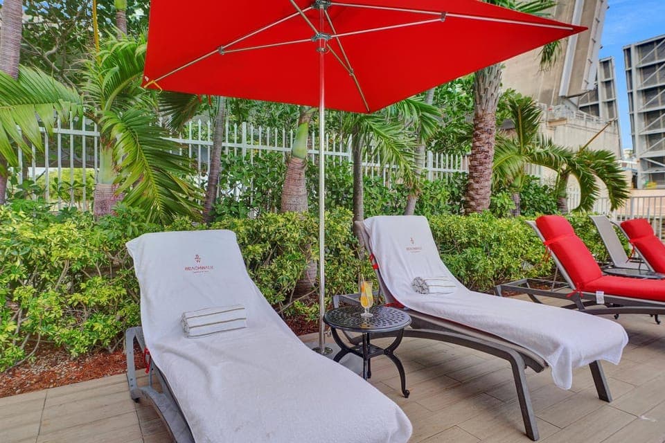 Swimming pool, sunbed