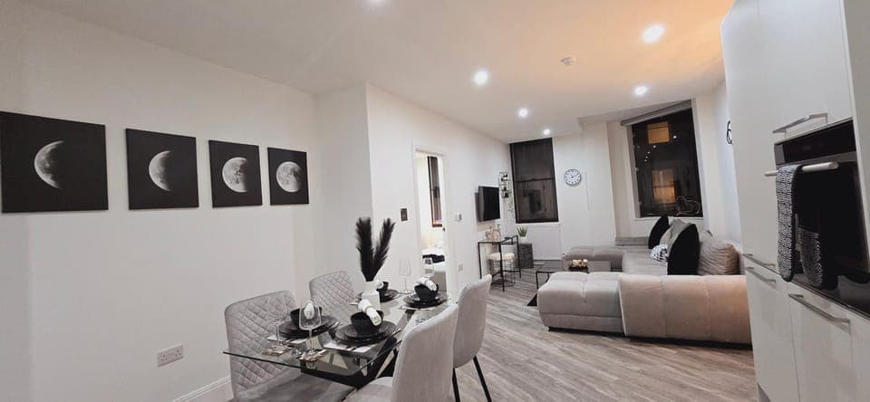 TV and multimedia, Kitchen or kitchenette, Living room, Photo of the whole room, Seating area