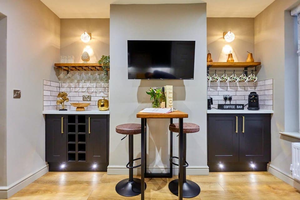 TV and multimedia, Coffee/tea facilities, Kitchen or kitchenette, minibar, pet friendly