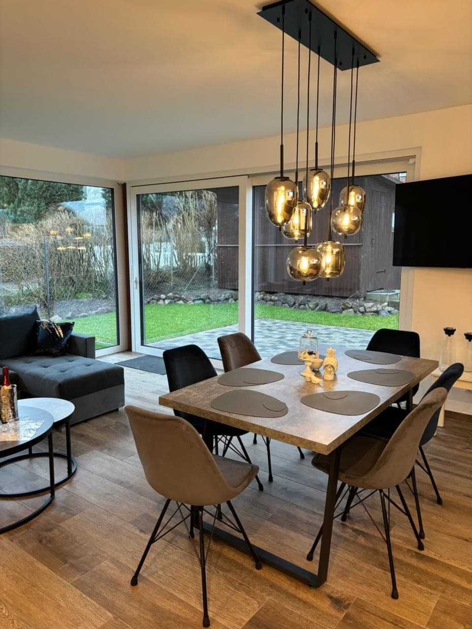 Living room, Dining area