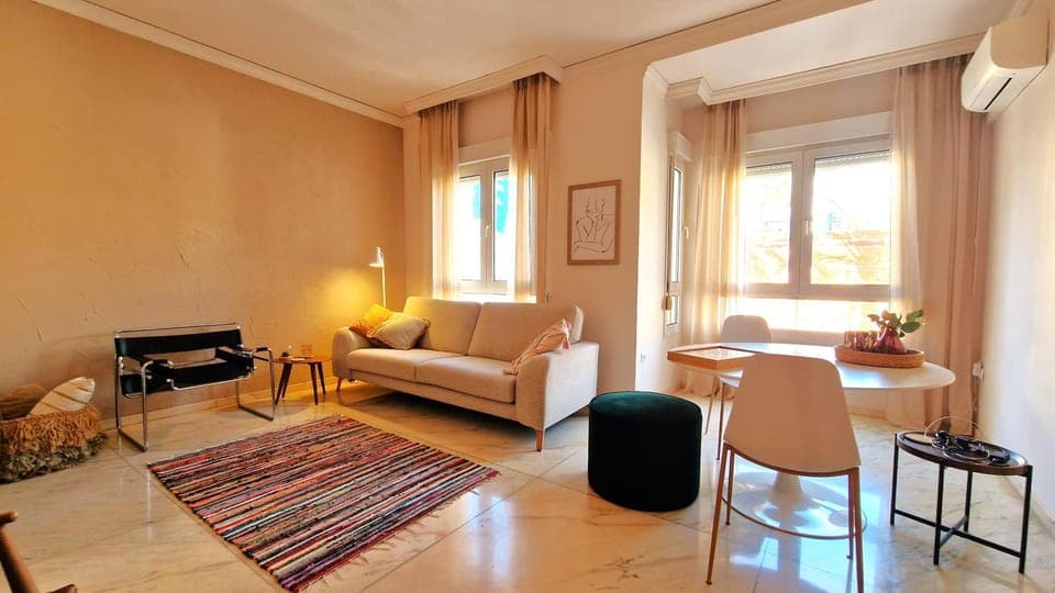 Communal lounge/ TV room, TV and multimedia, Living room, Photo of the whole room, Seating area, Dining area, internet, air conditioner