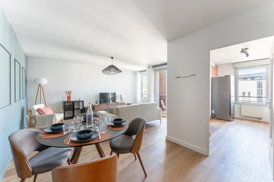 Communal lounge/ TV room, Dining area