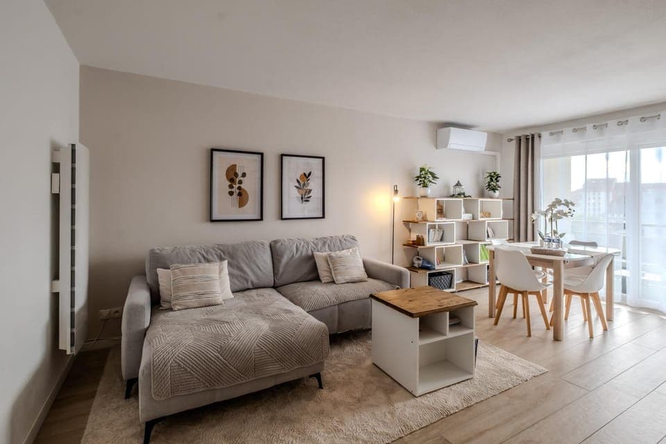 Living room, Seating area, Dining area