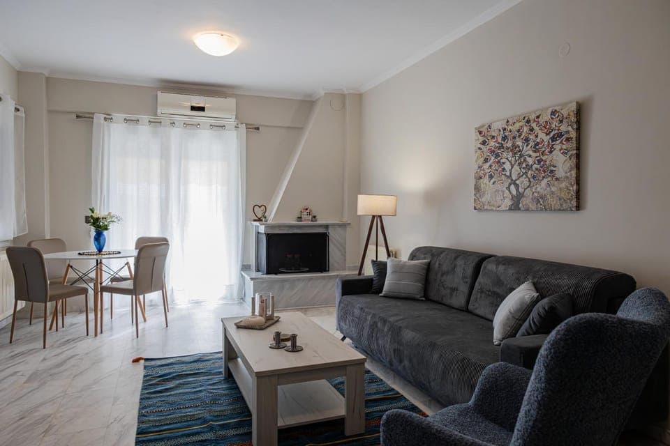 TV and multimedia, Balcony/Terrace, Living room, Dining area, air conditioner