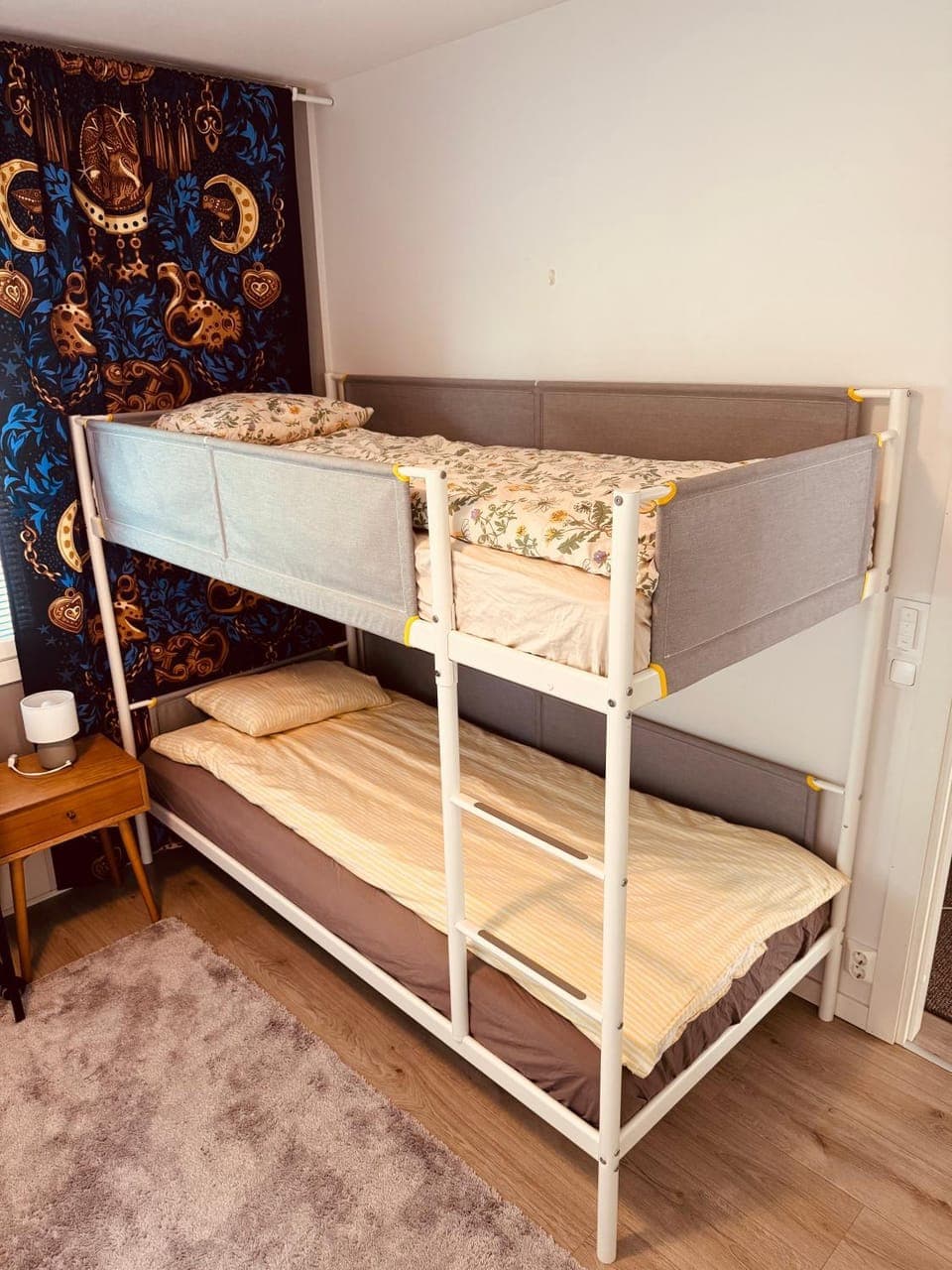 Bedroom, bunk bed