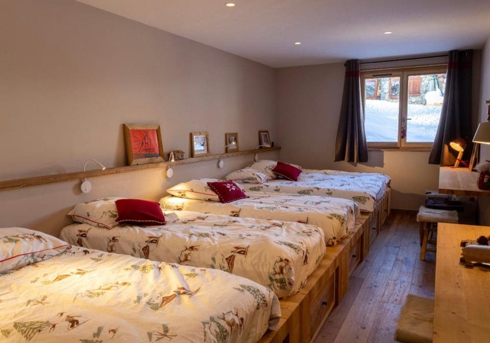 Bed, Photo of the whole room