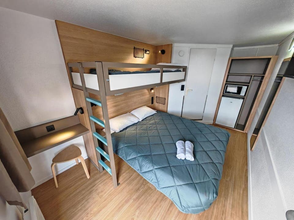 Bed, Bedroom, bunk bed, wardrobe