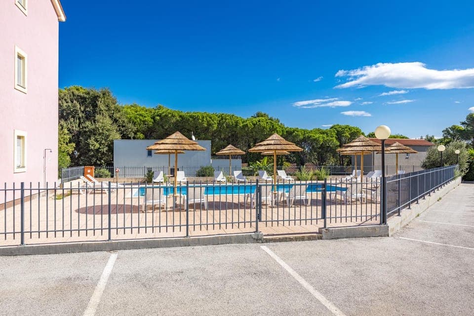 Day, Pool view, Swimming pool, sunbed