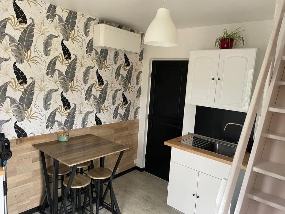 Kitchen or kitchenette