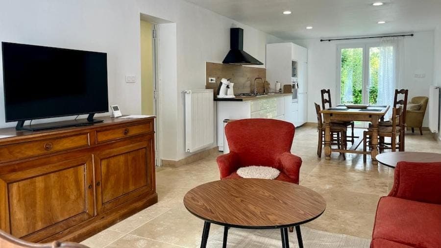 Communal lounge/ TV room, TV and multimedia, Living room, Seating area, Dining area, Garden view, Garden view, dishwasher, kitchen