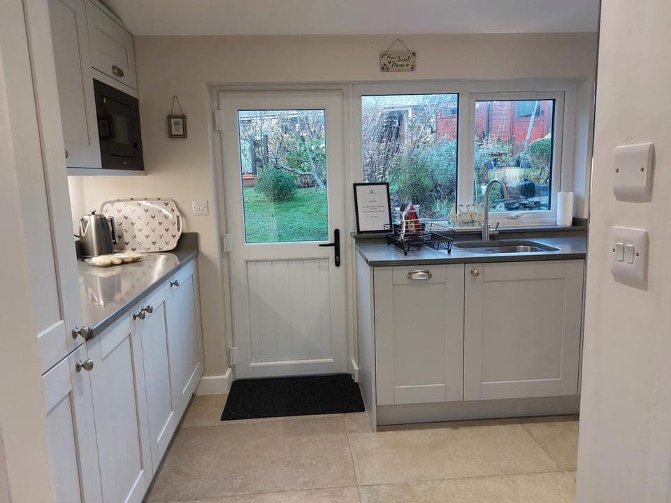 Kitchen or kitchenette, dishwasher