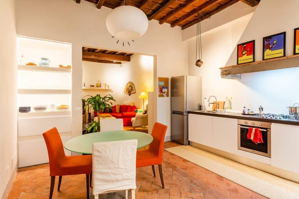 Kitchen or kitchenette, Dining area