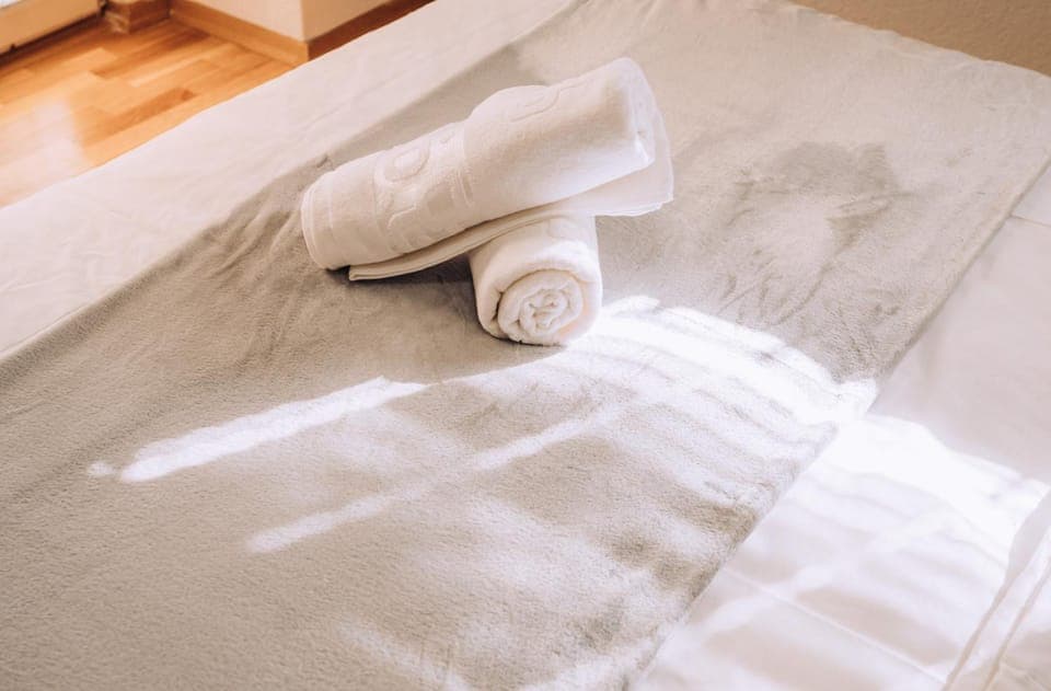 Bed, Photo of the whole room, Bedroom, towels