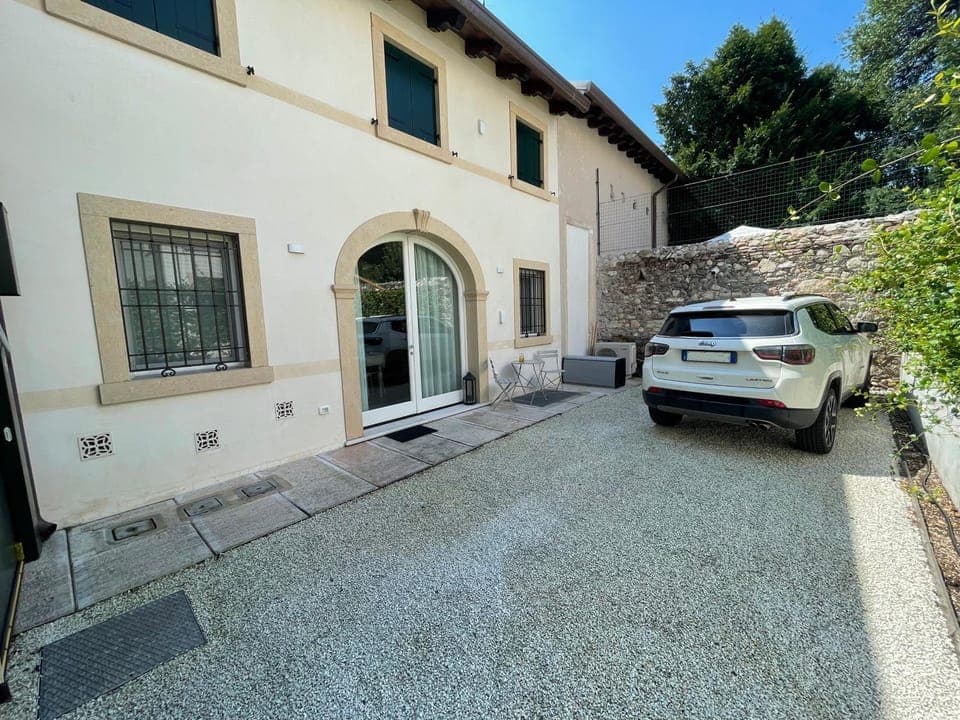 Property building, Garden, Parking