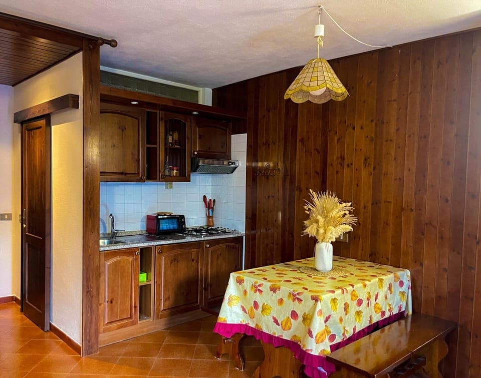 Kitchen or kitchenette, oven, stove, kitchen