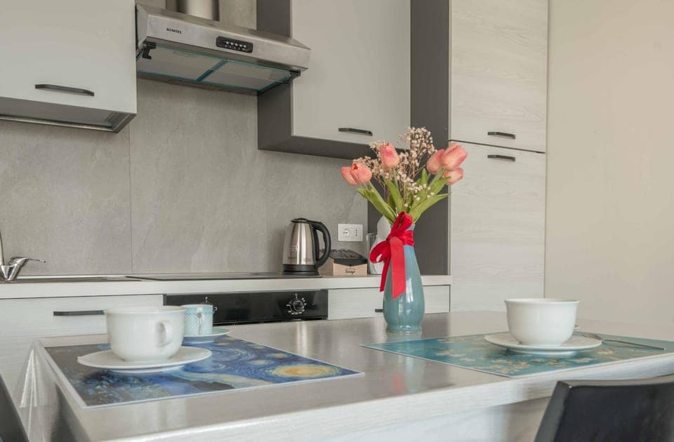 Coffee/tea facilities, Dining area