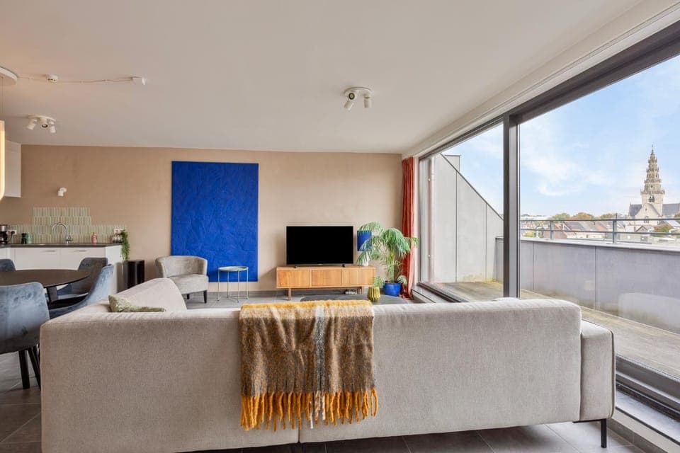 Communal lounge/ TV room, TV and multimedia, View (from property/room), Balcony/Terrace, Living room, Seating area, City view