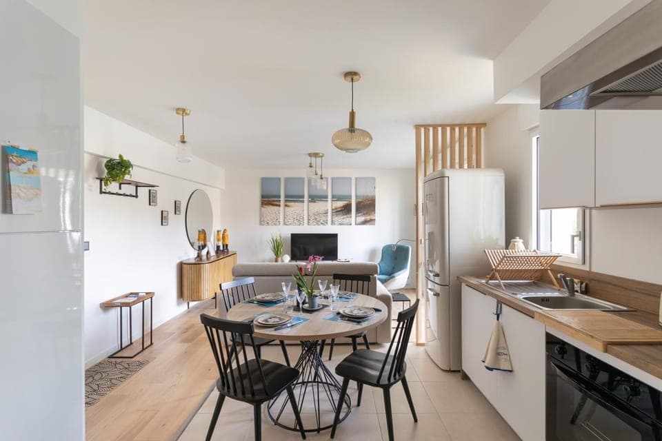 Kitchen or kitchenette, Living room