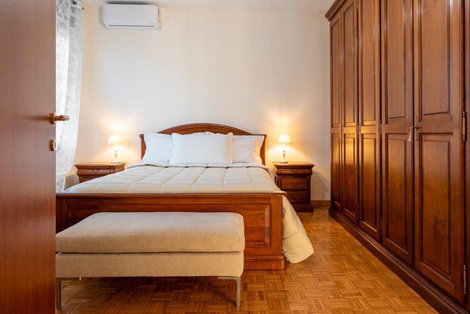 Bed, TV and multimedia, Bedroom, wardrobe, air conditioner