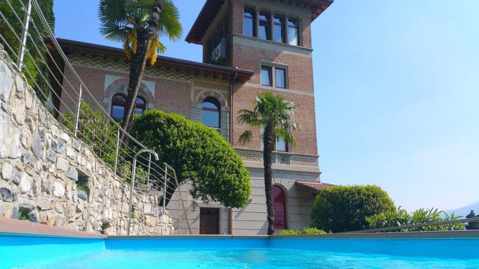 Facade/entrance, Swimming pool