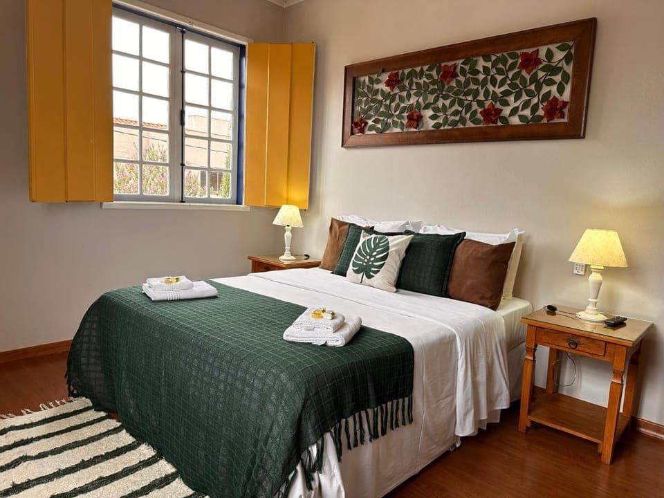 Bed, Photo of the whole room, Bedroom, towels