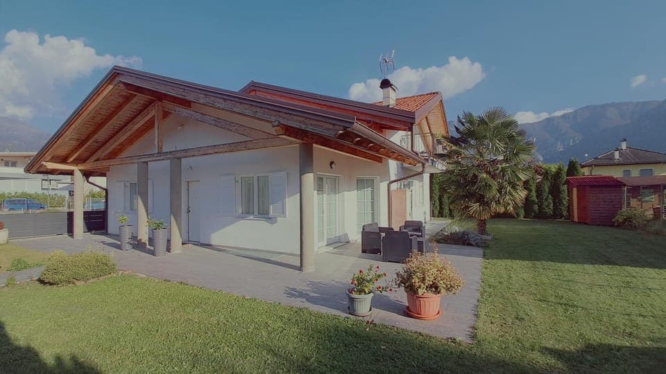 Property building, Spring, Day, Garden, Garden view