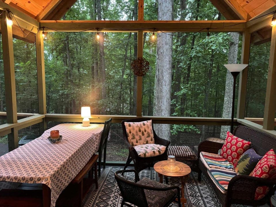 Mountainside w Fireplace, Fire Pit, Deck, & WiFi Chalet in Hancock