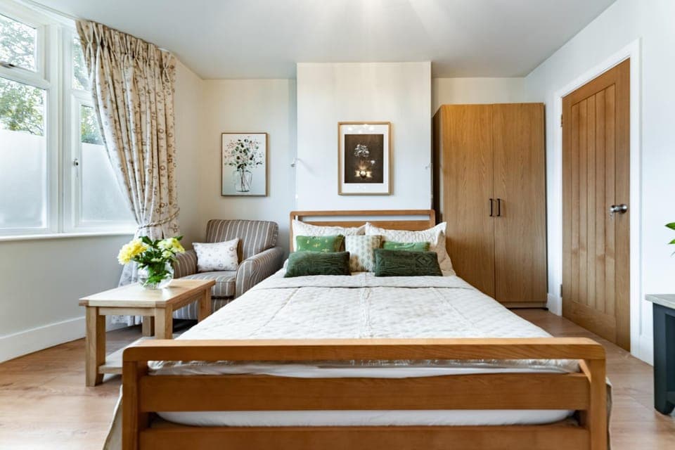 Bed, Photo of the whole room