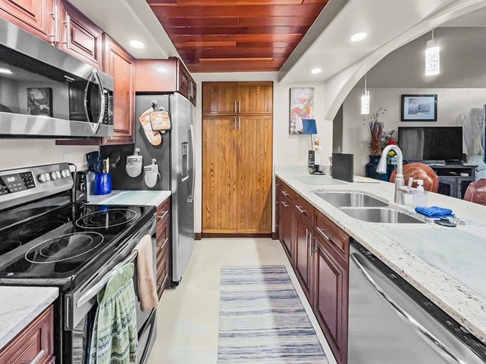 Kitchen or kitchenette