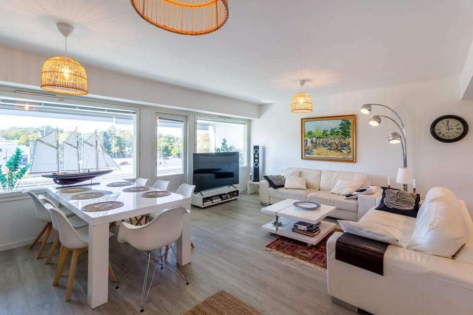 TV and multimedia, Living room, Seating area, Dining area