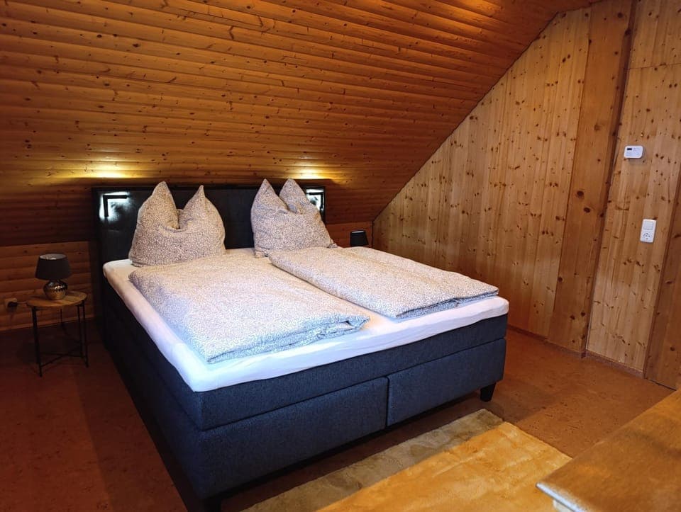 Bed, Photo of the whole room, Bedroom