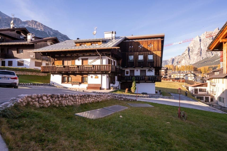 Property building, Natural landscape, Mountain view