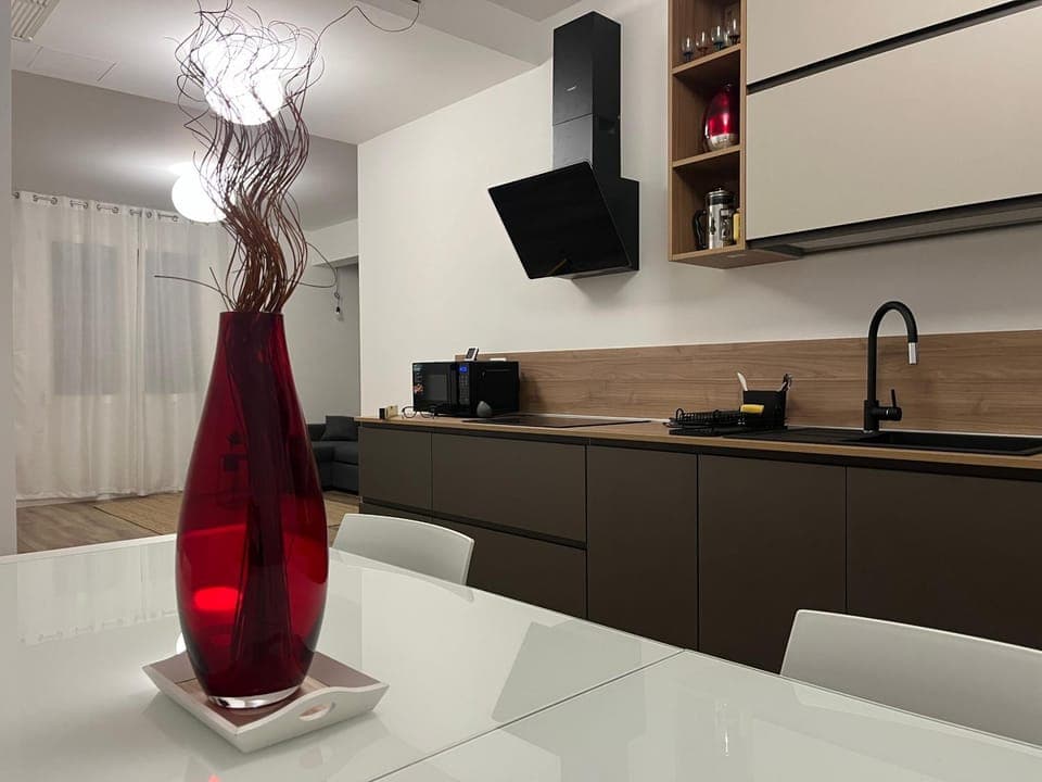 TV and multimedia, Coffee/tea facilities, Kitchen or kitchenette, flat iron, oven