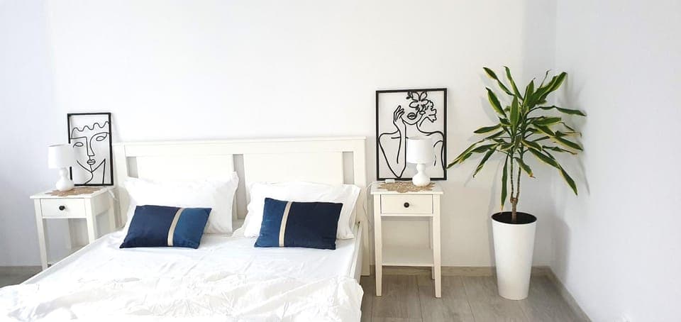 Bed, Photo of the whole room, Bedroom