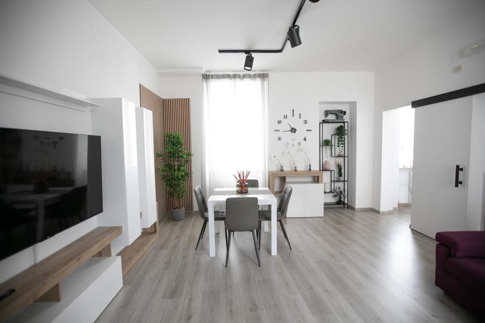 Communal lounge/ TV room, TV and multimedia, Living room, Dining area, Evening entertainment