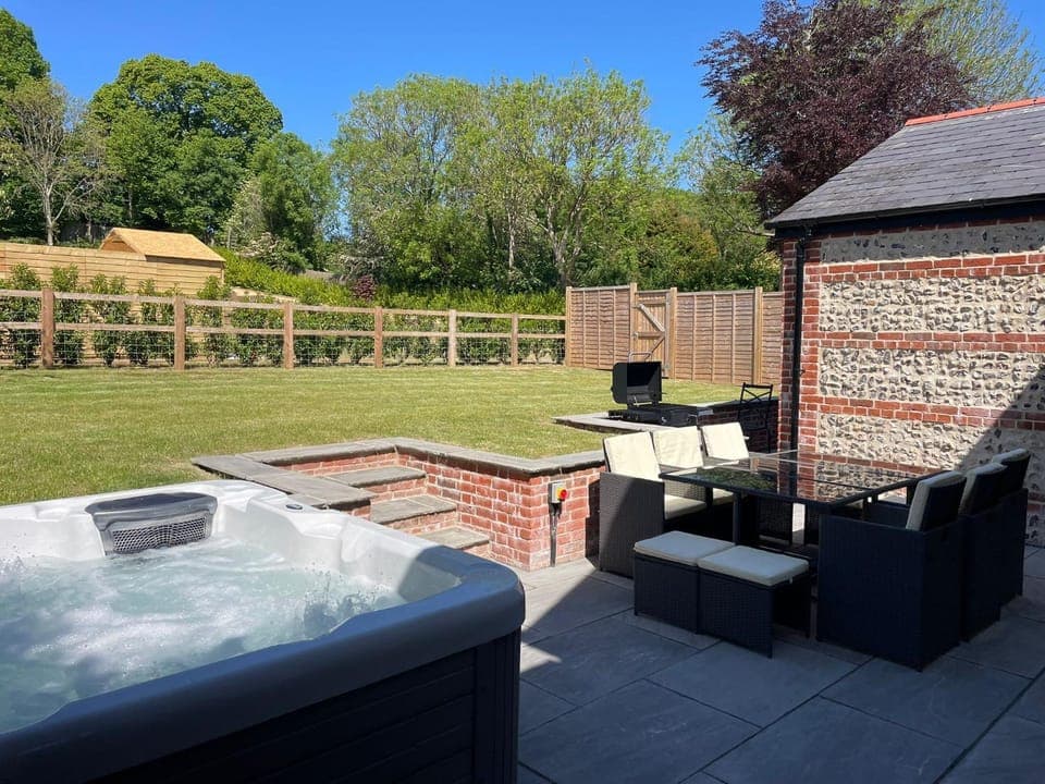 BBQ facilities, Garden, Seating area