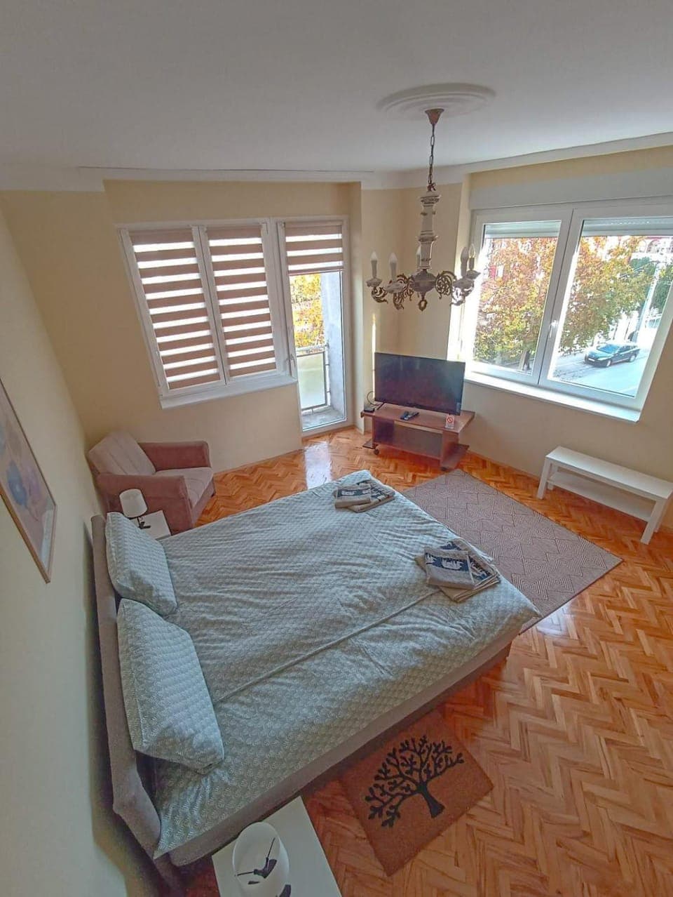 Bed, Living room, Photo of the whole room, Seating area, Bedroom, towels