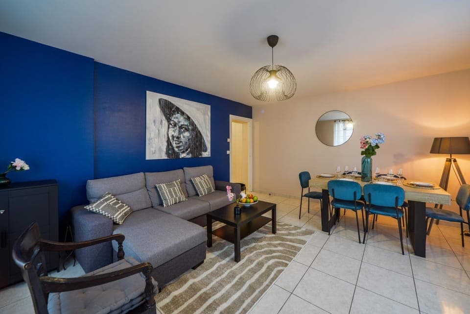 Living room, Seating area, Dining area