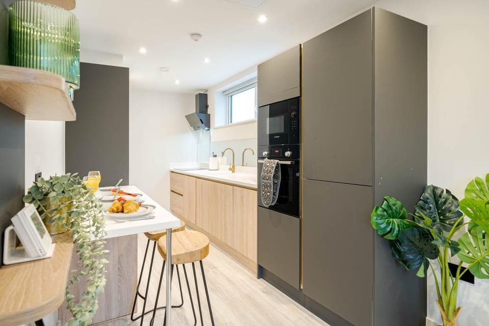 Kitchen or kitchenette, Food and drinks, Dining area, minibar, oven, stove