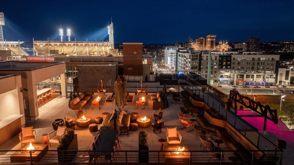 Patio, Lounge or bar, Entertainment