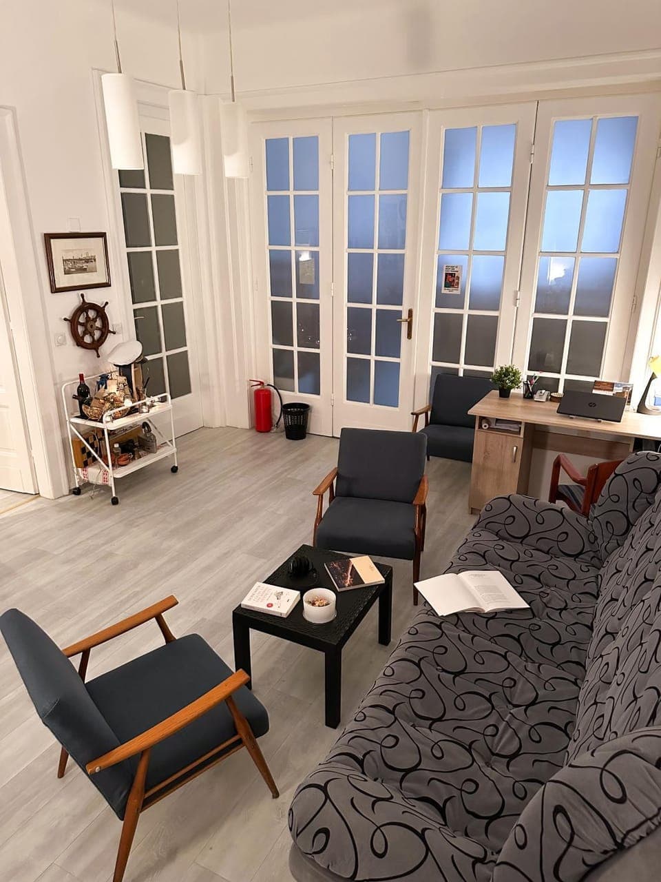 Living room, Seating area