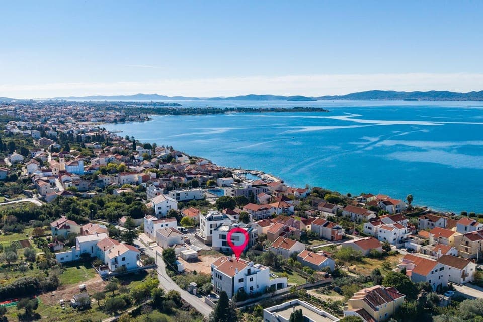 Property building, Natural landscape, Bird's eye view, View (from property/room), City view, Landmark view, Mountain view, Mountain view, Location