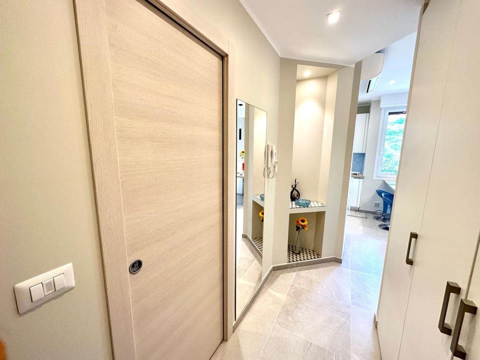 Facade/entrance, wardrobe