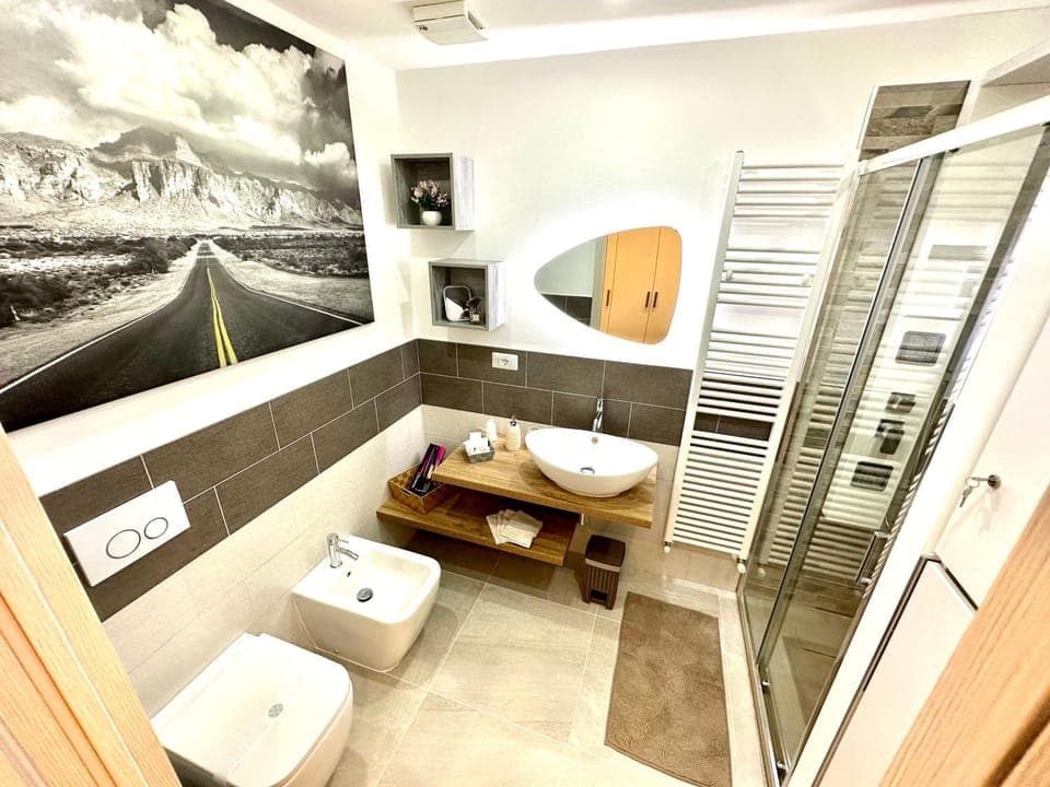 Shower, Toilet, Bathroom, bidet, towels