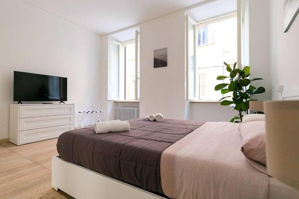 TV and multimedia, Photo of the whole room, Bedroom