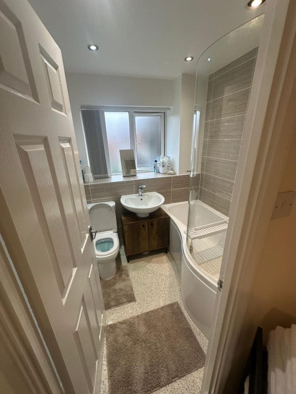 Shower, Toilet, Bathroom, Photo of the whole room, Bath, towels