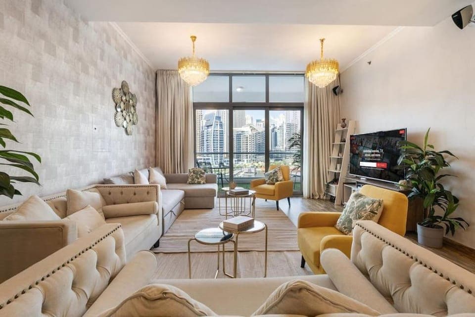 Communal lounge/ TV room, TV and multimedia, Living room, Seating area, Evening entertainment