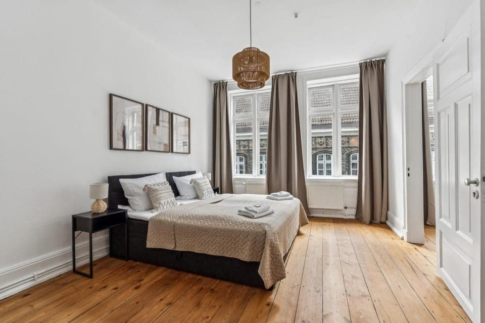 Nearby landmark, Bed, Bedroom, Landmark view, Landmark view, cot, towels, towels