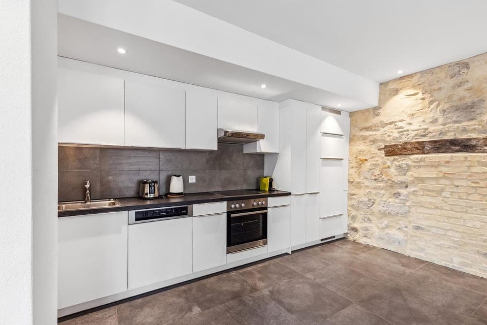 Coffee/tea facilities, Kitchen or kitchenette, heating, oven, stove, toaster